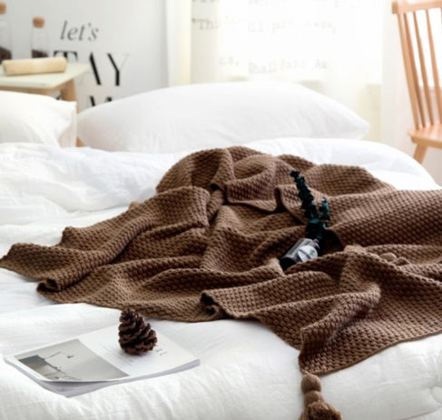 Cozy Nordic Knit Blanket with Playful Fringe and Comfort