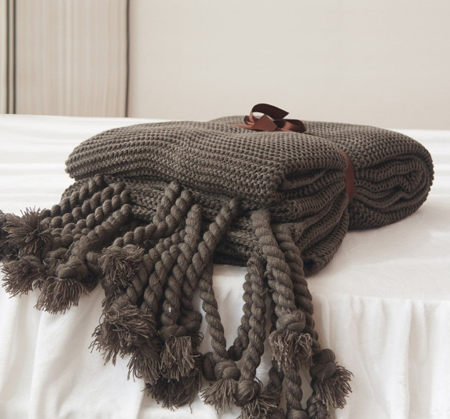 Soft Knitted Throw with Tassels for Couch and Office