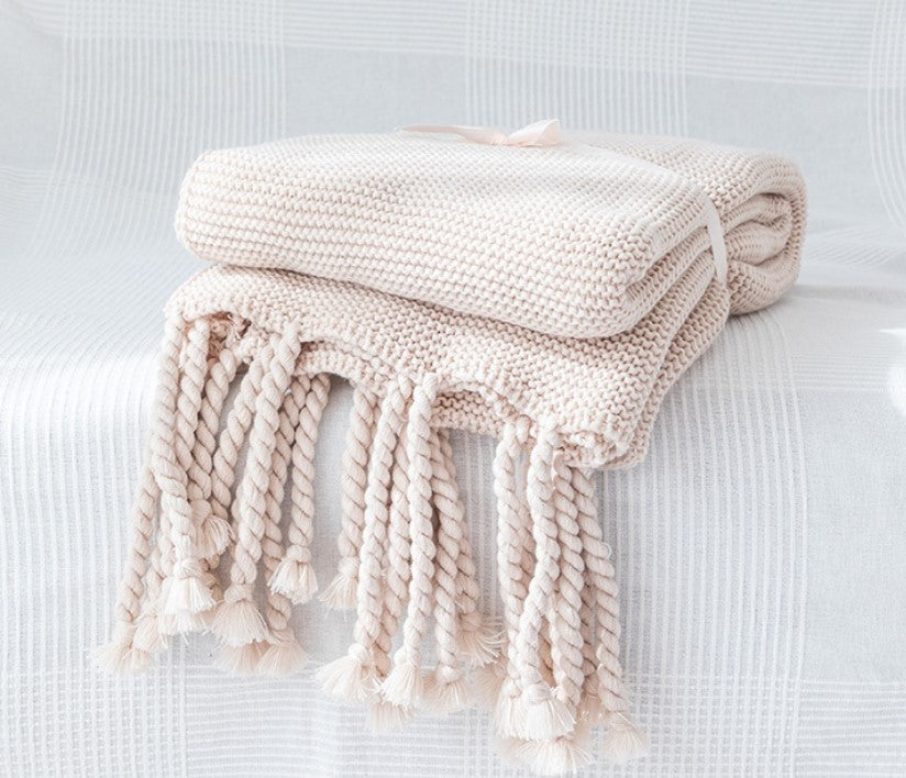 Soft Knitted Throw with Tassels for Couch and Office