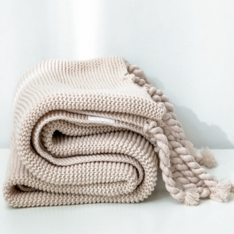 Soft Knitted Throw with Tassels for Couch and Office