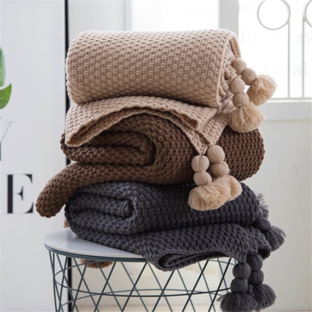 Cozy Nordic Knit Blanket with Playful Fringe and Comfort
