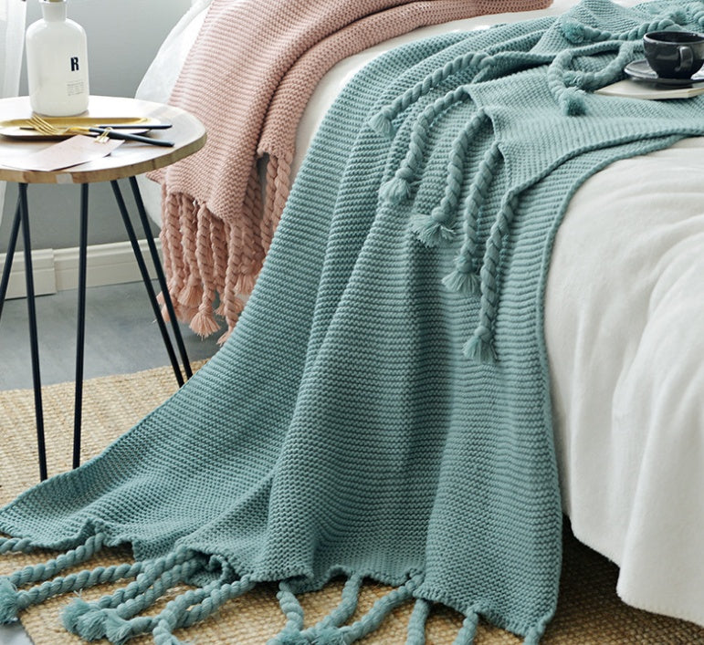Soft Knitted Throw with Tassels for Couch and Office